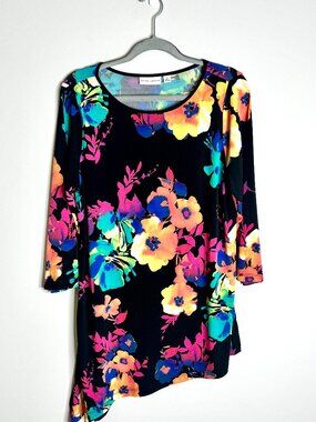 Susan Graver Floral Asymmetrical Hem Liquid Knit Top Spring Preppy Career Sz M